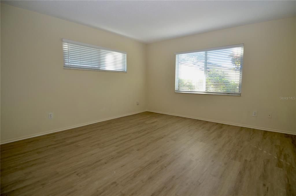 待售: $170,000 (2 贝兹, 2 浴室, 1160 平方英尺)