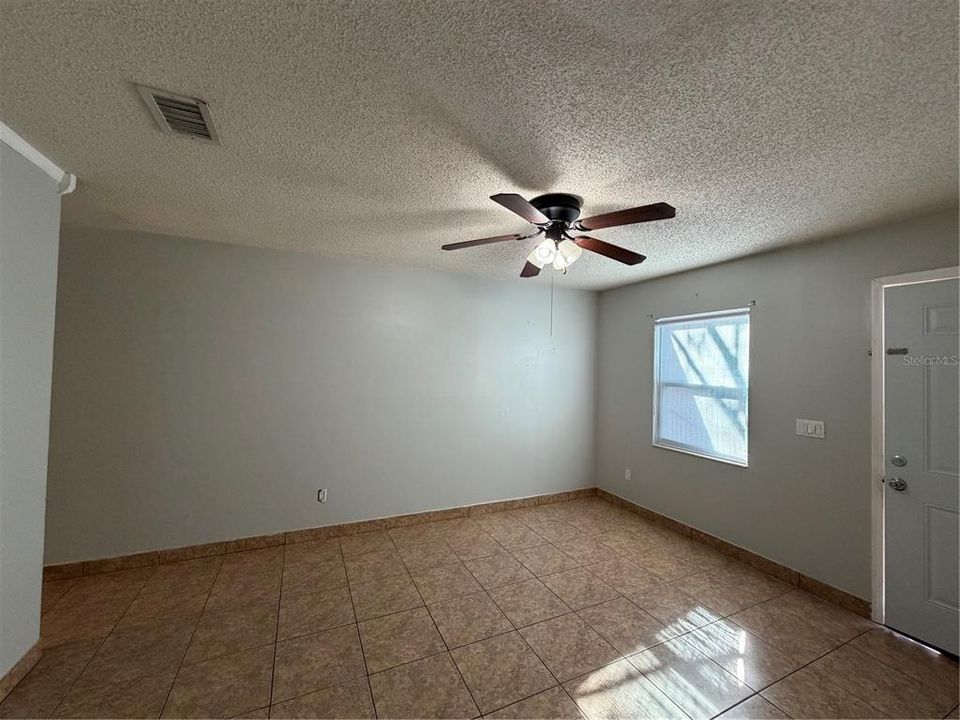 На продажу: $185,000 (2 спален, 1 ванн, 750 Квадратных фут)