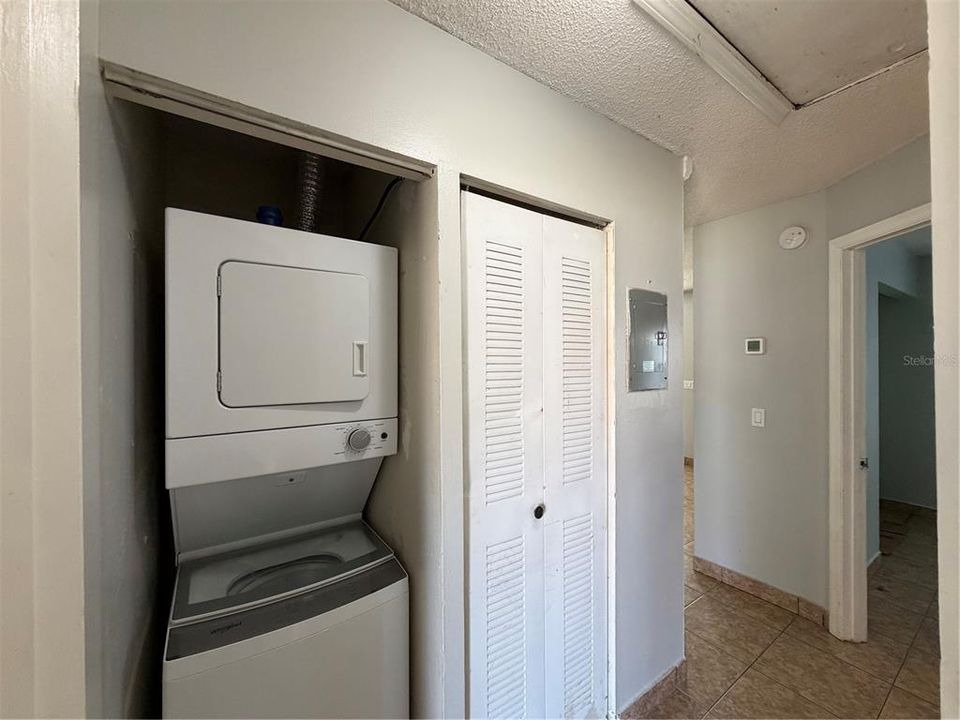 На продажу: $185,000 (2 спален, 1 ванн, 750 Квадратных фут)