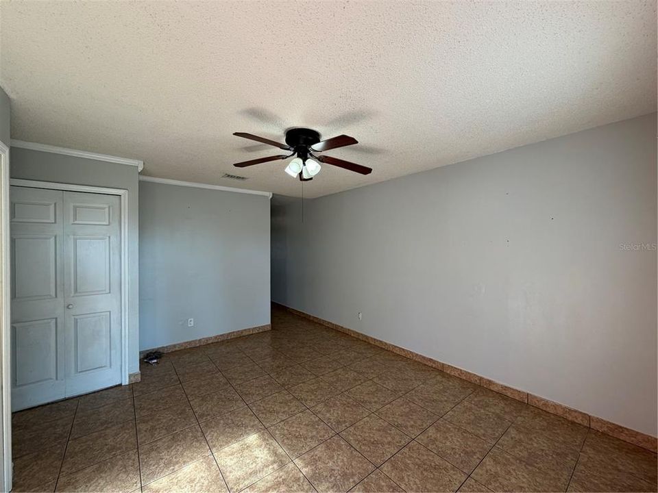 На продажу: $185,000 (2 спален, 1 ванн, 750 Квадратных фут)