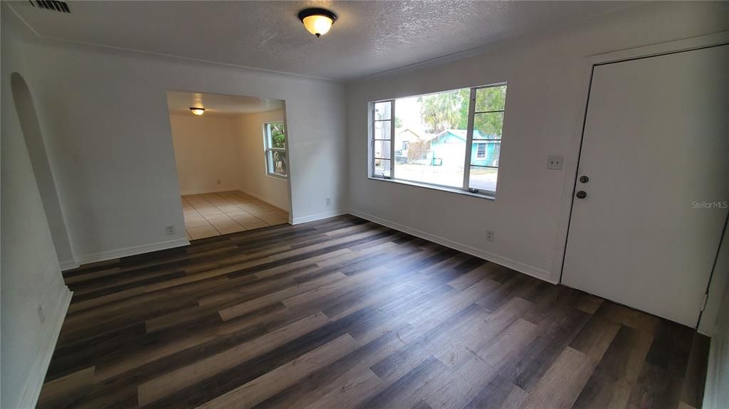 待售: $225,000 (3 贝兹, 1 浴室, 1114 平方英尺)