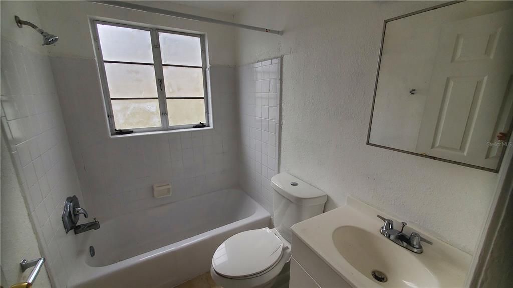 待售: $225,000 (3 贝兹, 1 浴室, 1114 平方英尺)