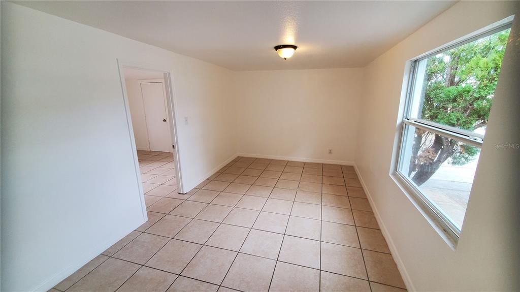 待售: $225,000 (3 贝兹, 1 浴室, 1114 平方英尺)