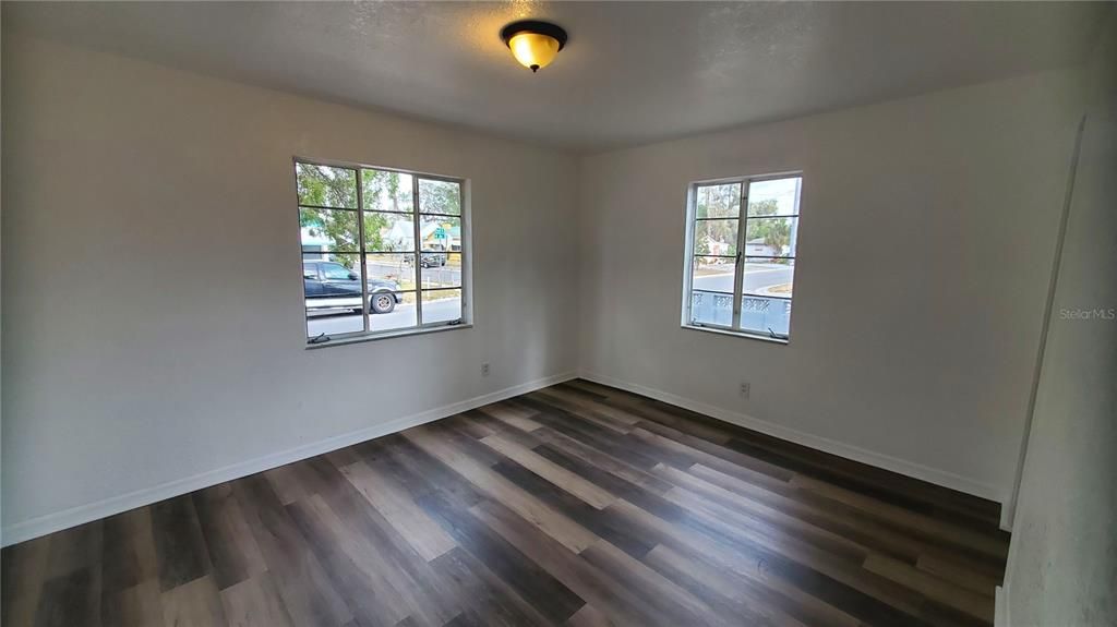 待售: $225,000 (3 贝兹, 1 浴室, 1114 平方英尺)