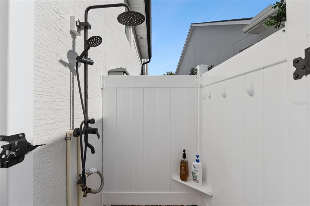 Active With Contract: $665,000 (3 beds, 2 baths, 2014 Square Feet)