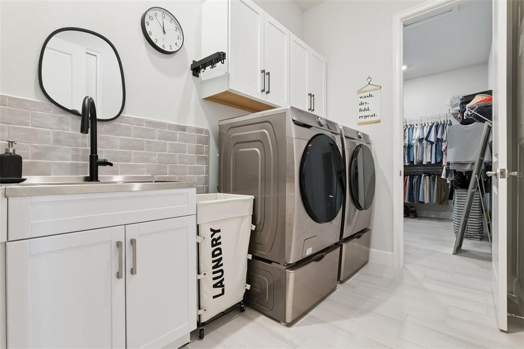 Active With Contract: $665,000 (3 beds, 2 baths, 2014 Square Feet)