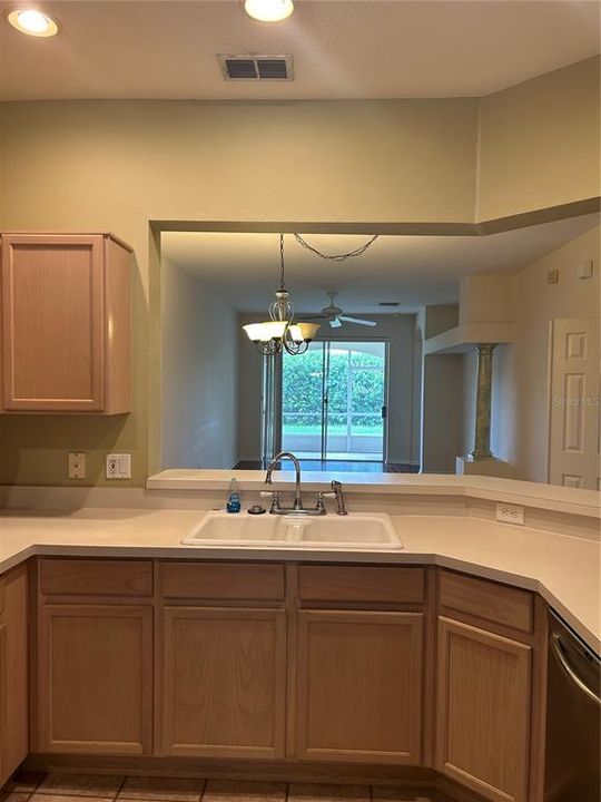 出租: $2,100 (3 贝兹, 2 浴室, 1512 平方英尺)