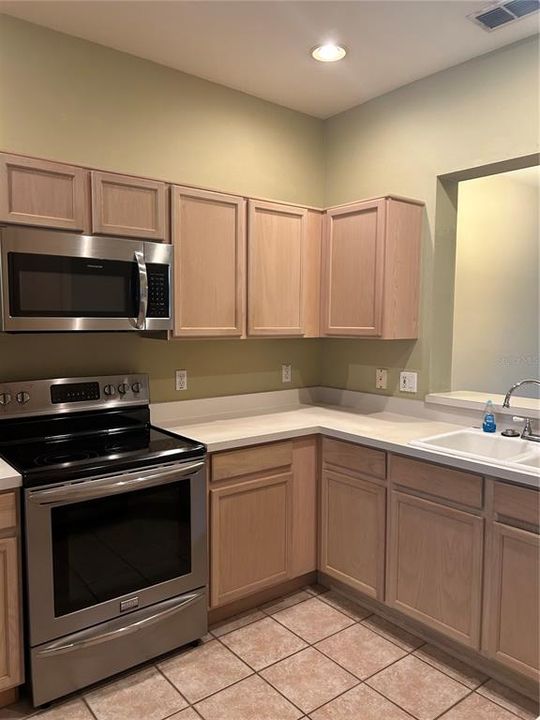 出租: $2,100 (3 贝兹, 2 浴室, 1512 平方英尺)