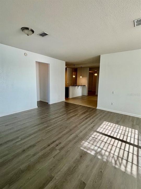 En Renta: $2,400 (3 camas, 2 baños, 2129 Pies cuadrados)