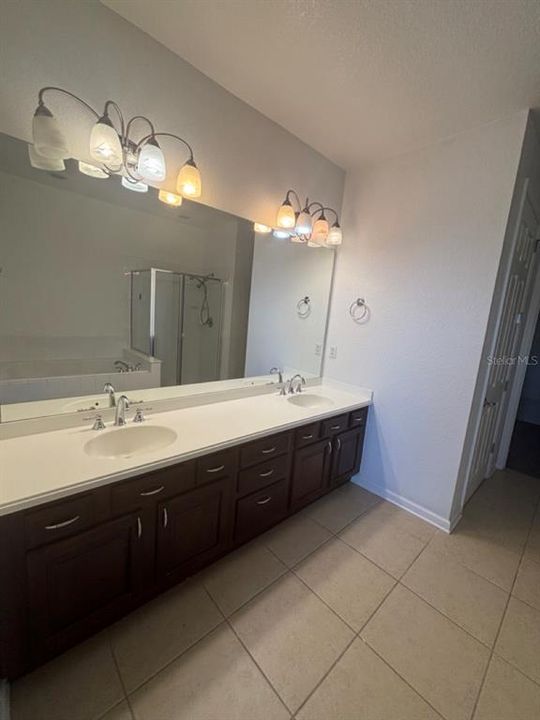 En Renta: $2,400 (3 camas, 2 baños, 2129 Pies cuadrados)