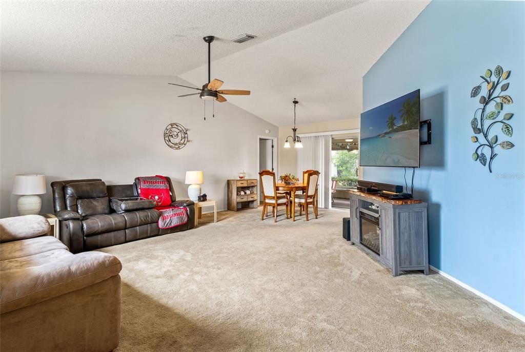 На продажу: $265,000 (3 спален, 2 ванн, 1452 Квадратных фут)