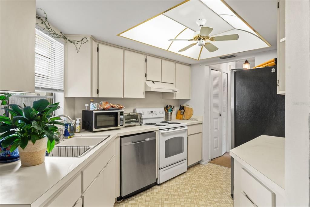 На продажу: $265,000 (3 спален, 2 ванн, 1452 Квадратных фут)