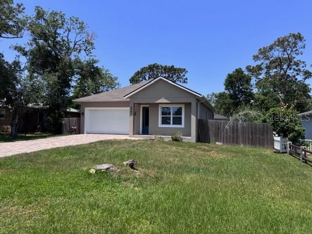 For Rent: $2,600 (4 beds, 2 baths, 1726 Square Feet)