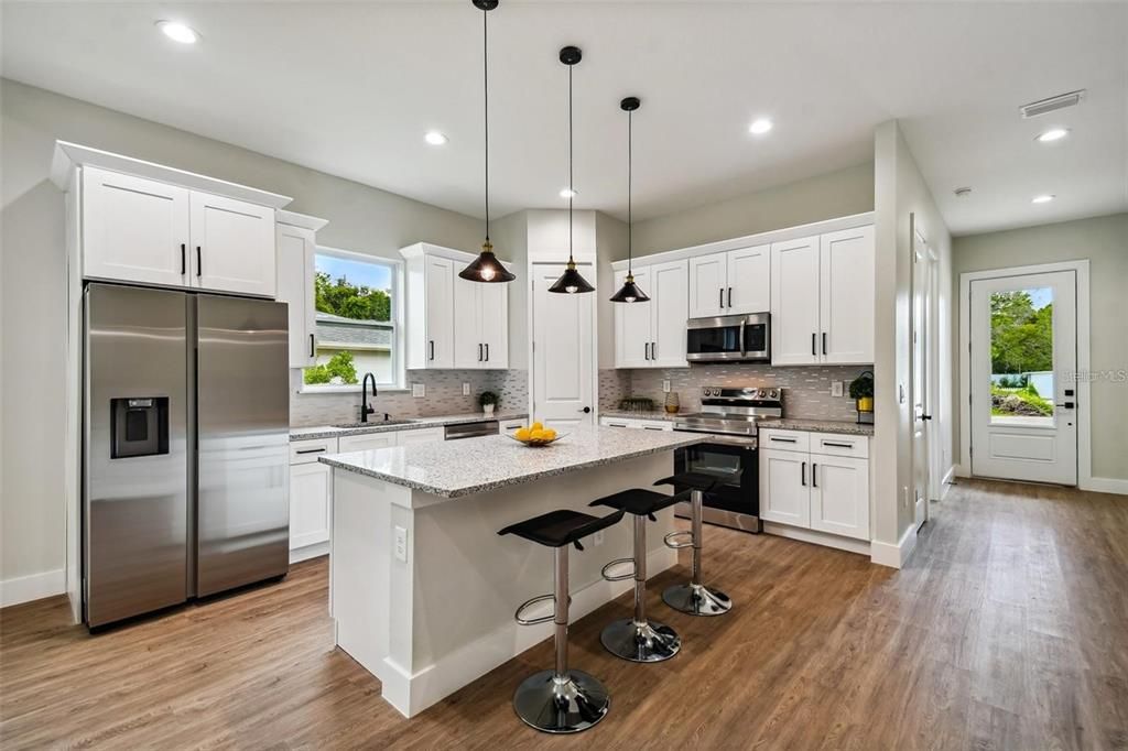 For Rent: $2,600 (4 beds, 2 baths, 1726 Square Feet)