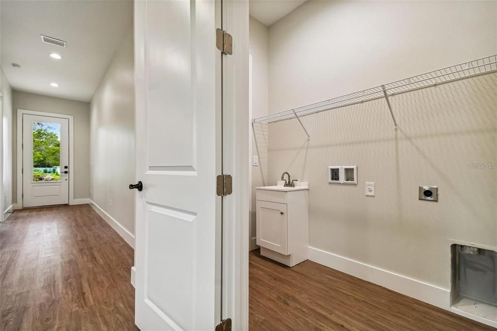 For Rent: $2,600 (4 beds, 2 baths, 1726 Square Feet)