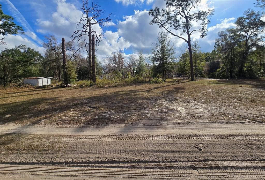 На продажу: $50,000 (1.05 acres)