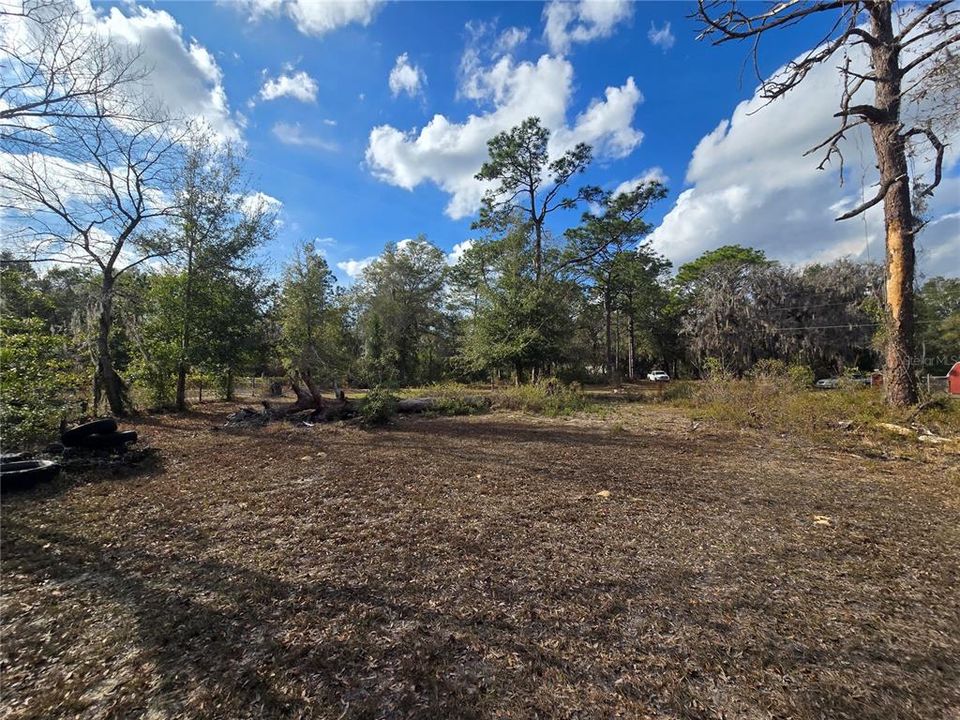 На продажу: $50,000 (1.05 acres)