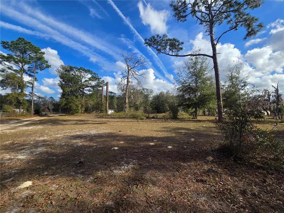 На продажу: $50,000 (1.05 acres)