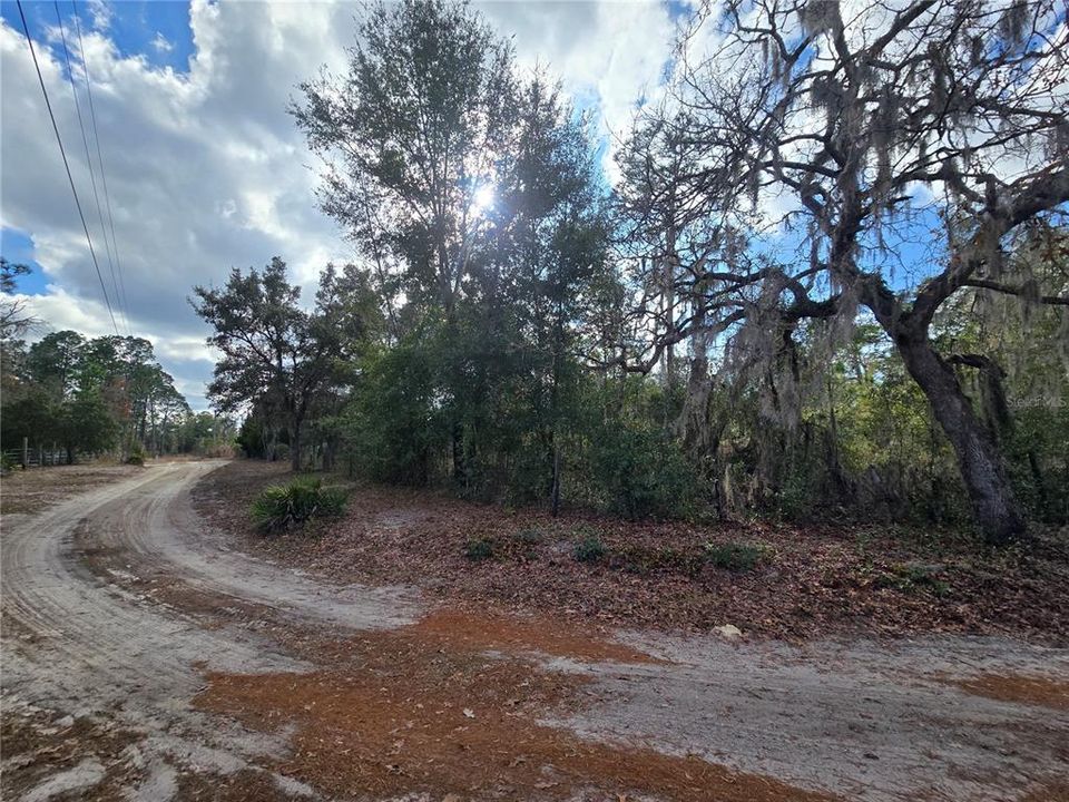 На продажу: $50,000 (1.05 acres)