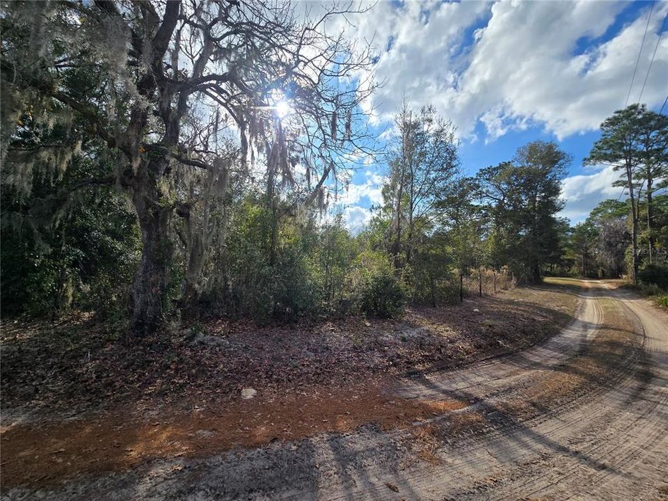 На продажу: $50,000 (1.05 acres)