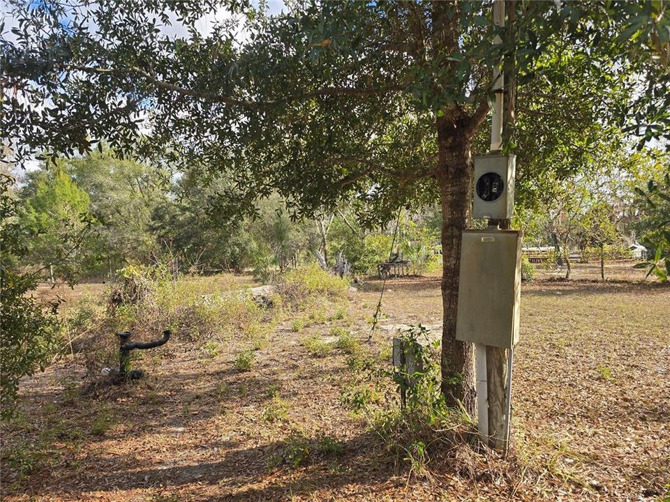 На продажу: $50,000 (1.05 acres)