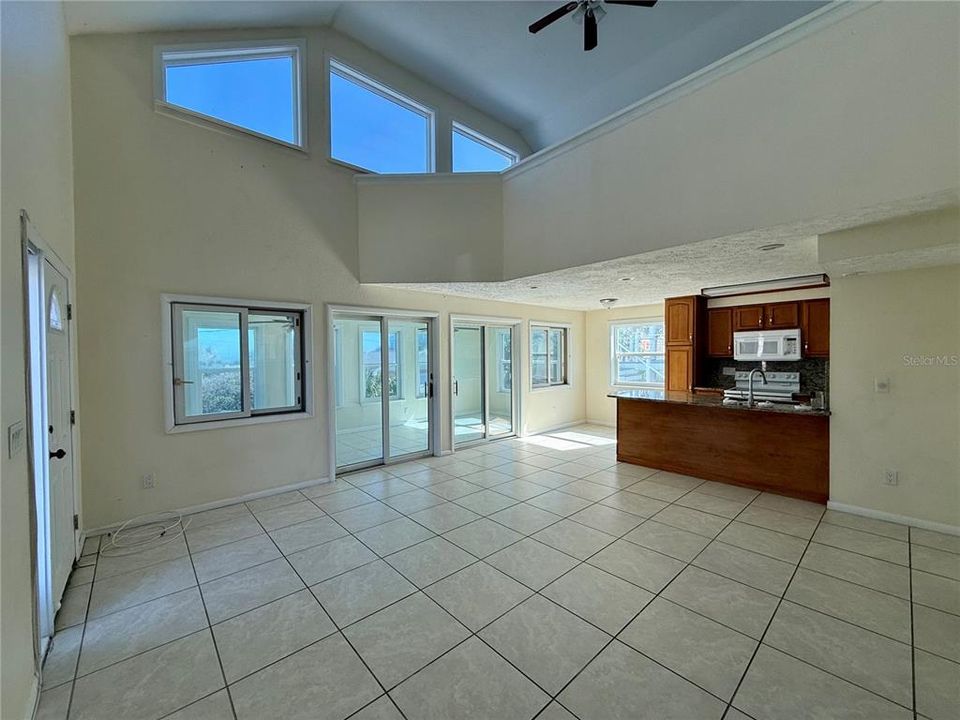 出租: $2,500 (3 贝兹, 2 浴室, 1650 平方英尺)