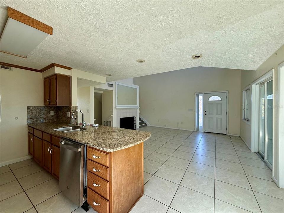 出租: $2,500 (3 贝兹, 2 浴室, 1650 平方英尺)