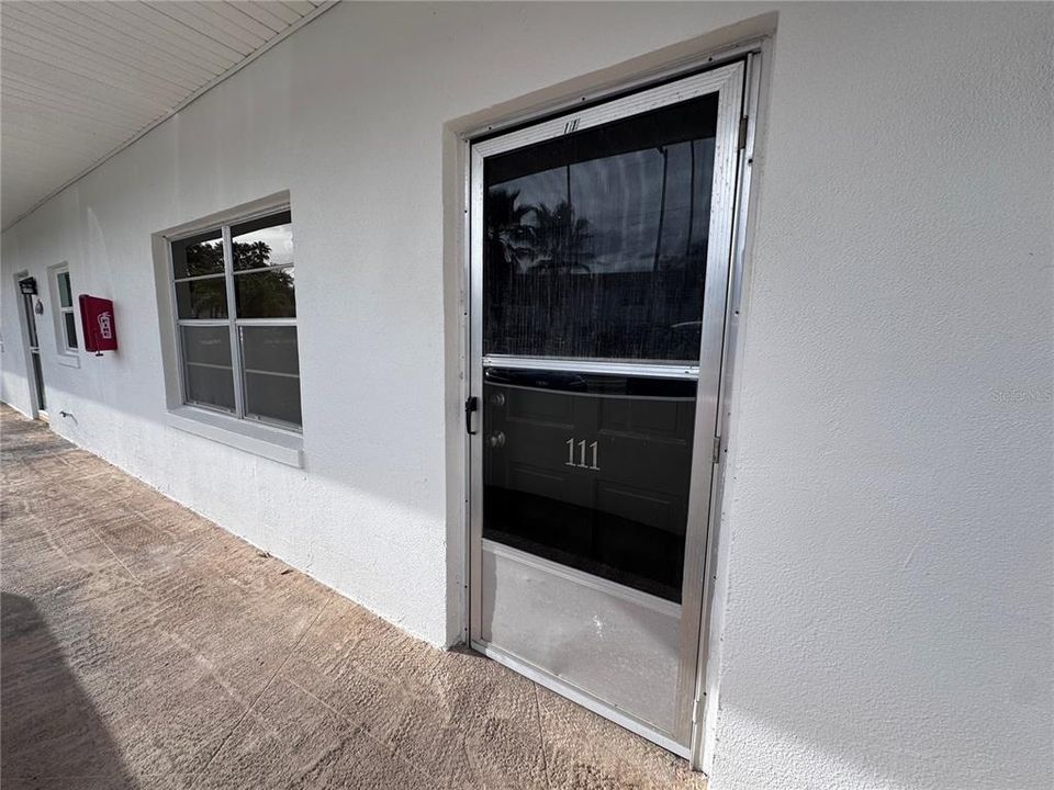 待售: $80,000 (1 贝兹, 1 浴室, 931 平方英尺)