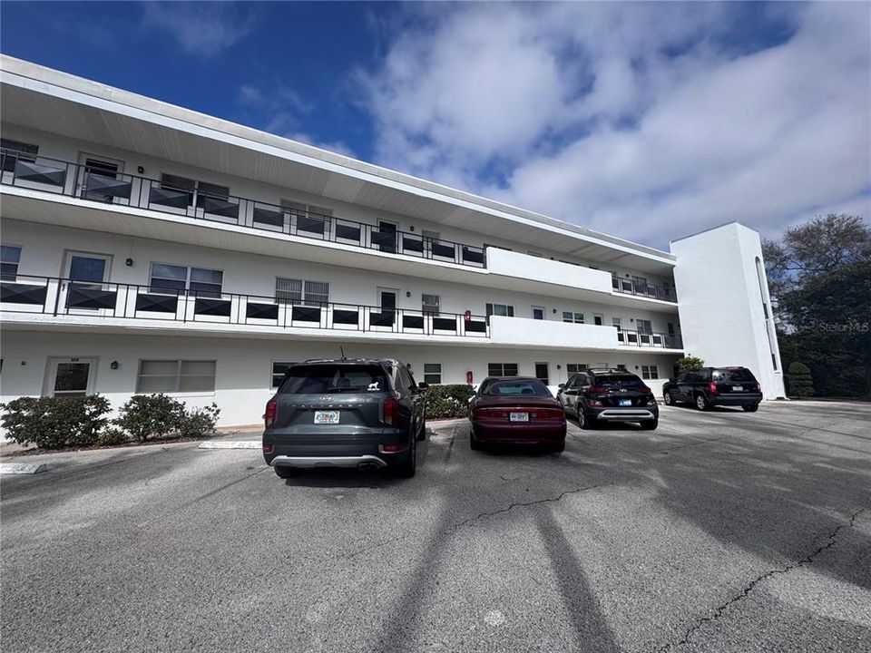 待售: $80,000 (1 贝兹, 1 浴室, 931 平方英尺)