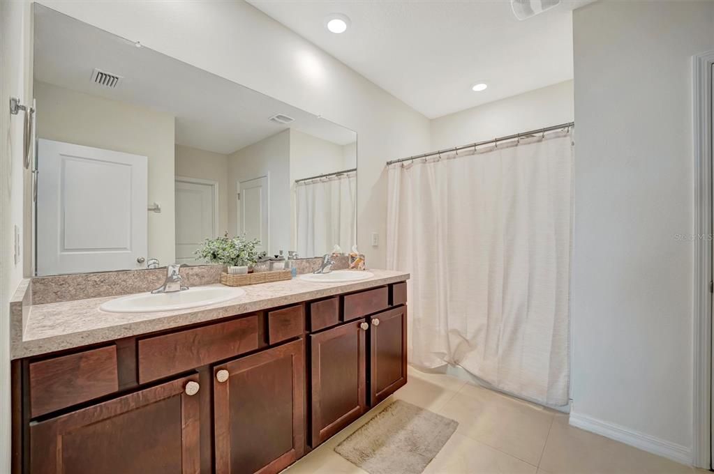 待售: $349,900 (4 贝兹, 2 浴室, 1846 平方英尺)