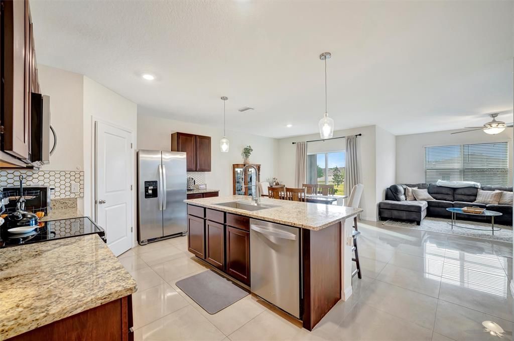 待售: $349,900 (4 贝兹, 2 浴室, 1846 平方英尺)