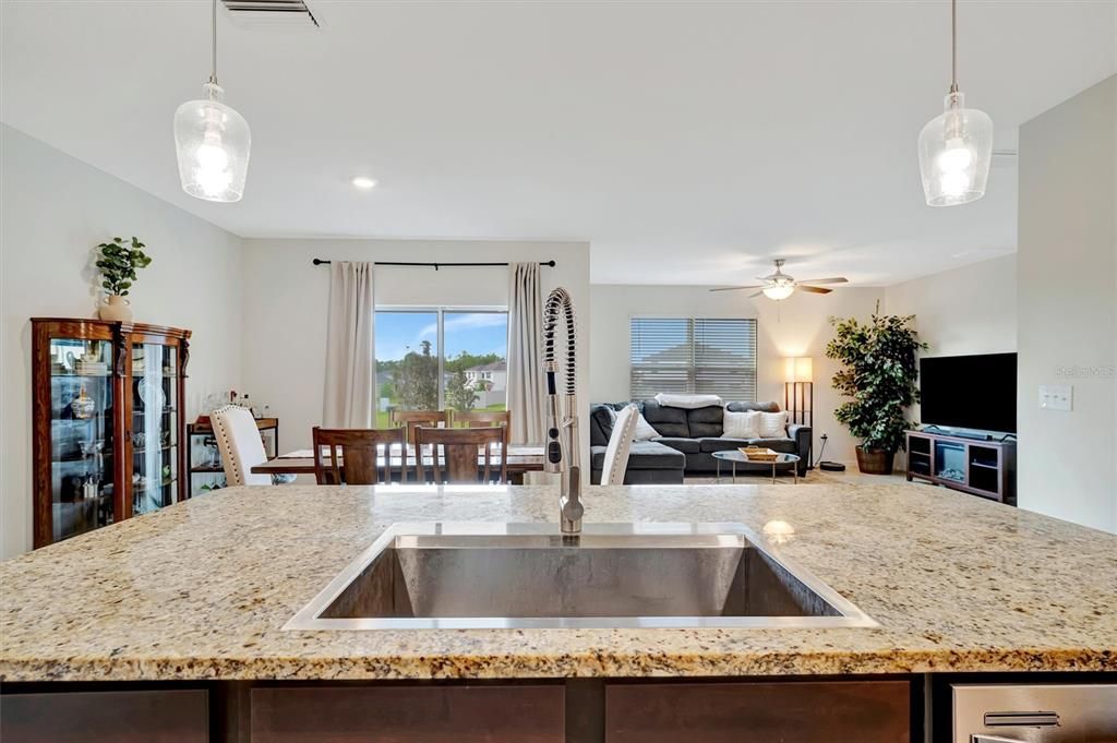 待售: $349,900 (4 贝兹, 2 浴室, 1846 平方英尺)