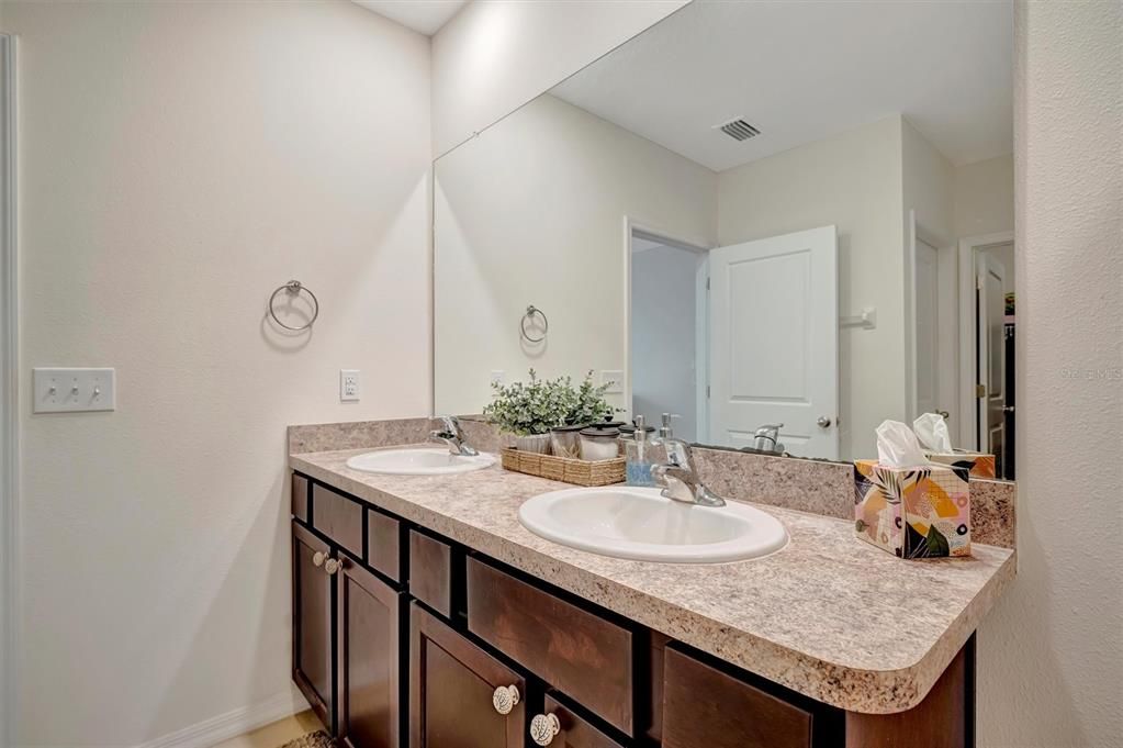 待售: $349,900 (4 贝兹, 2 浴室, 1846 平方英尺)