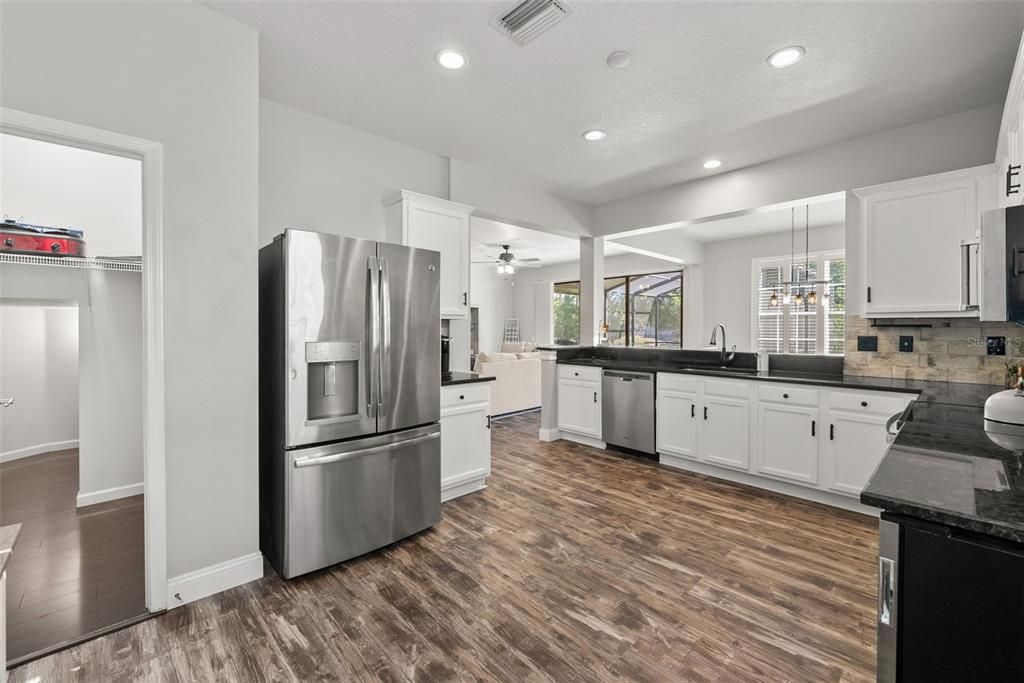 For Rent: $2,495 (3 beds, 2 baths, 2053 Square Feet)