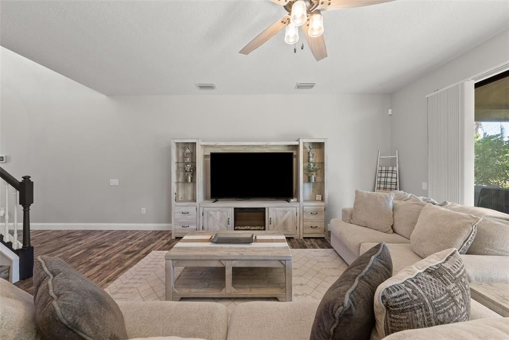 For Rent: $2,495 (3 beds, 2 baths, 2053 Square Feet)