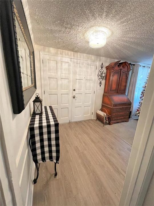 For Sale: $239,900 (3 beds, 2 baths, 1519 Square Feet)