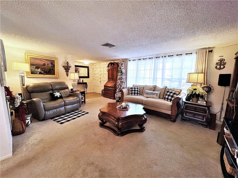 For Sale: $239,900 (3 beds, 2 baths, 1519 Square Feet)