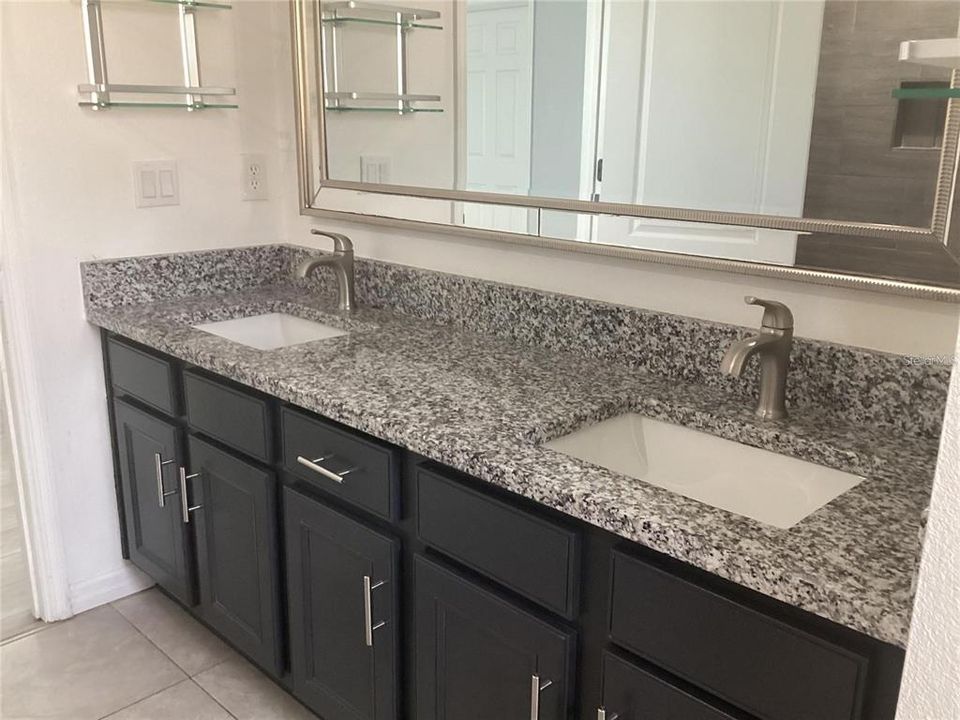 出租: $2,050 (3 贝兹, 2 浴室, 1588 平方英尺)