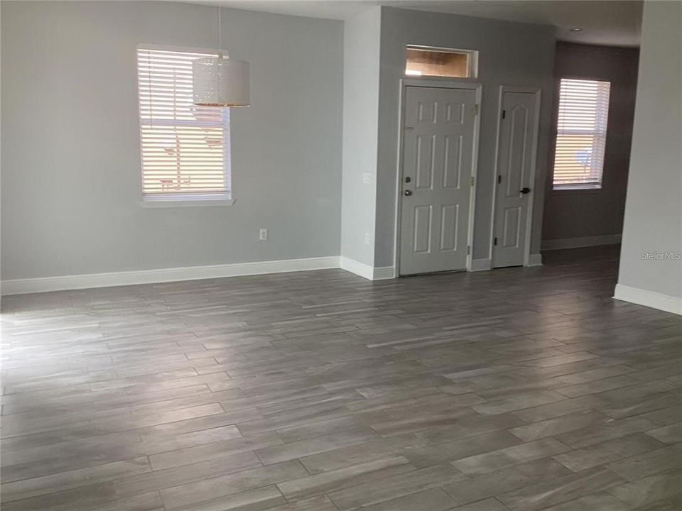 出租: $2,050 (3 贝兹, 2 浴室, 1588 平方英尺)