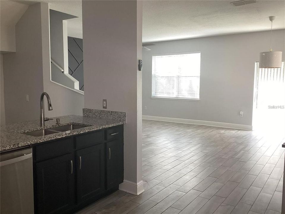 出租: $2,050 (3 贝兹, 2 浴室, 1588 平方英尺)