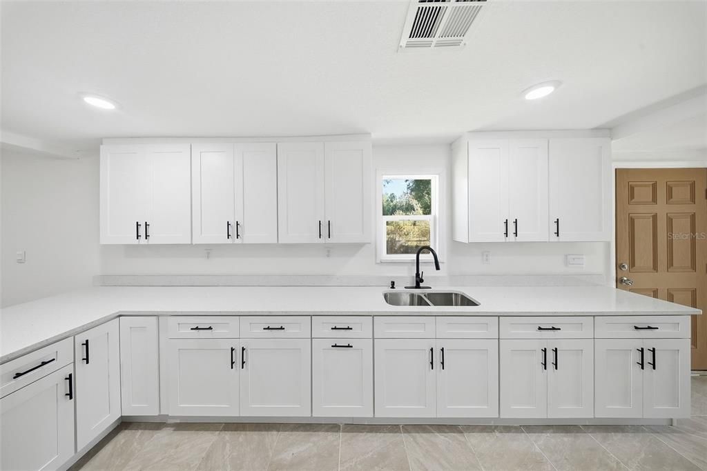 На продажу: $289,900 (3 спален, 2 ванн, 1059 Квадратных фут)