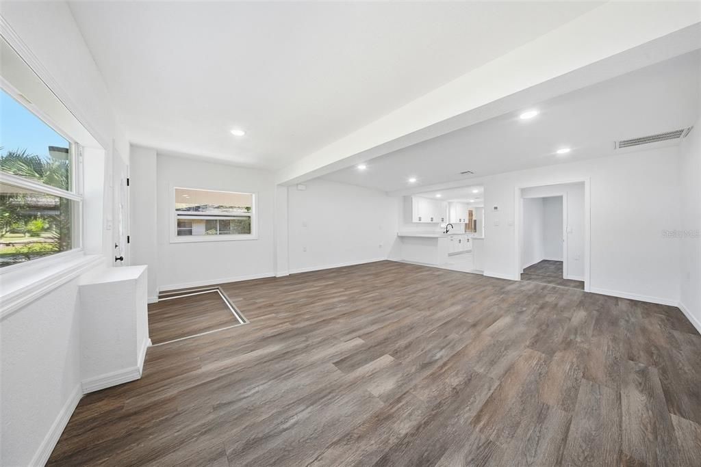 На продажу: $289,900 (3 спален, 2 ванн, 1059 Квадратных фут)