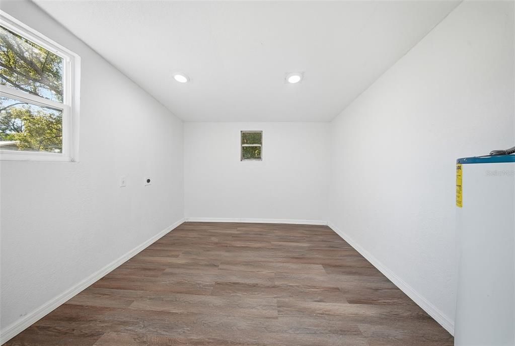 На продажу: $289,900 (3 спален, 2 ванн, 1059 Квадратных фут)