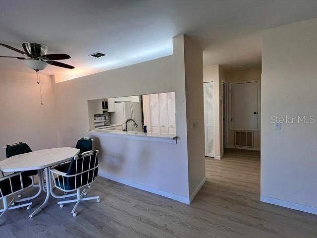 待售: $159,900 (2 贝兹, 2 浴室, 1270 平方英尺)