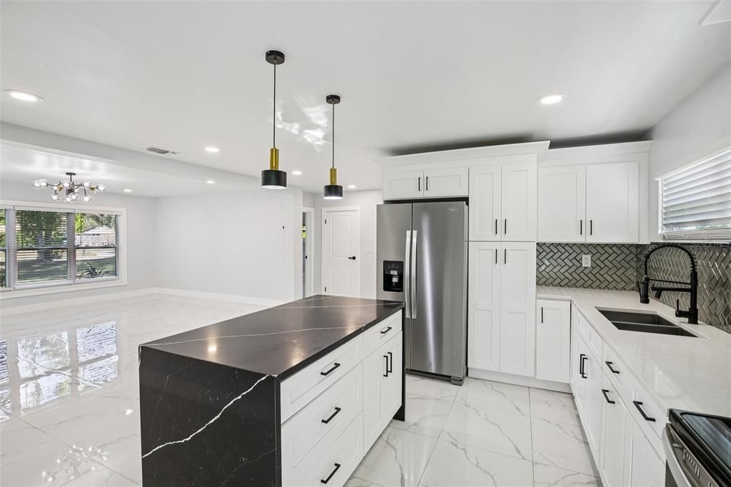 En Venta: $459,000 (3 camas, 2 baños, 1651 Pies cuadrados)