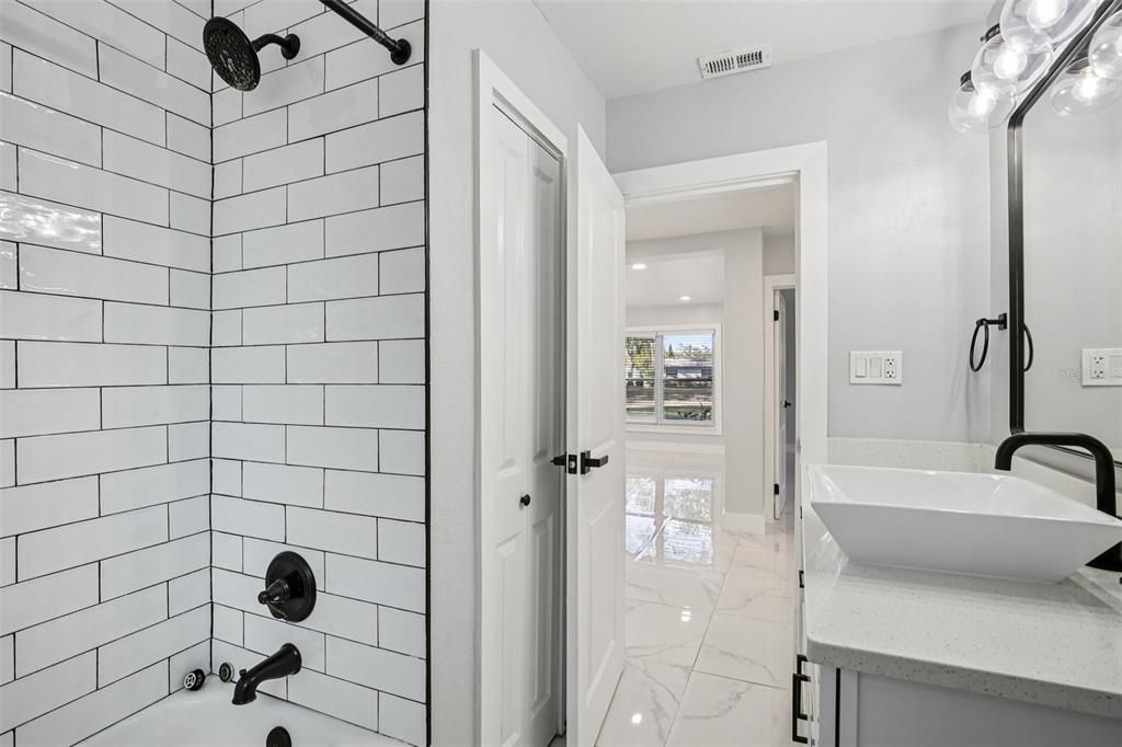 En Venta: $459,000 (3 camas, 2 baños, 1651 Pies cuadrados)