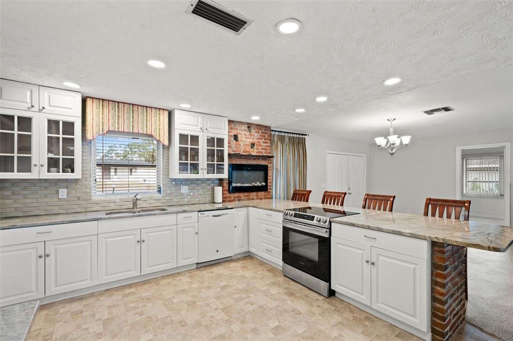 待售: $339,000 (3 贝兹, 2 浴室, 1387 平方英尺)