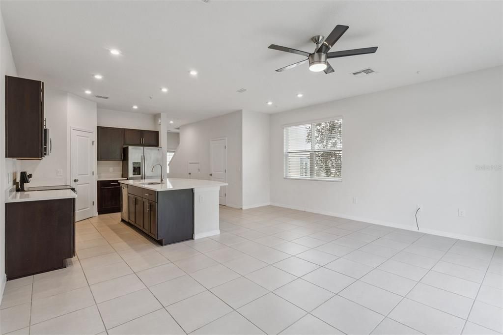 En Venta: $345,000 (3 camas, 2 baños, 1559 Pies cuadrados)