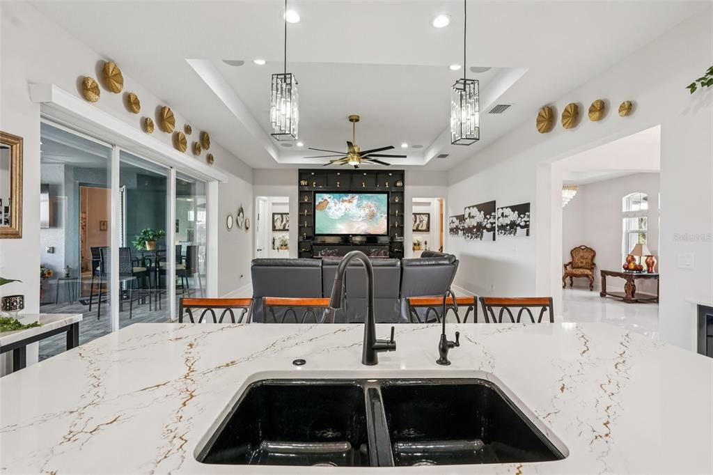 For Sale: $1,200,000 (4 beds, 3 baths, 3072 Square Feet)