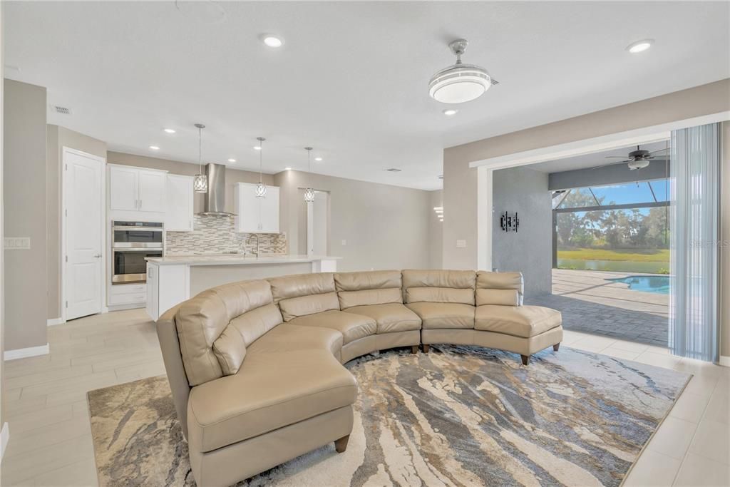 待售: $685,000 (4 贝兹, 3 浴室, 2736 平方英尺)